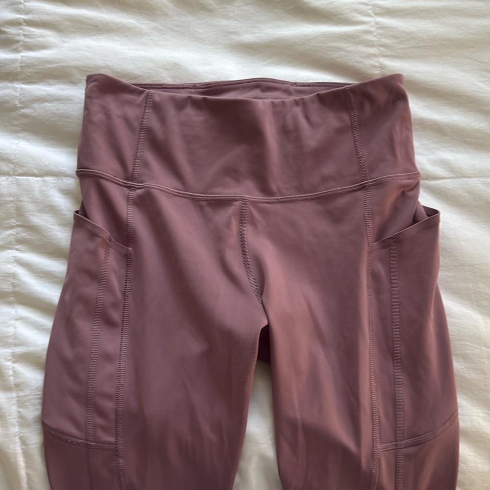 Athleta Ultimate Stash 7/8 legging